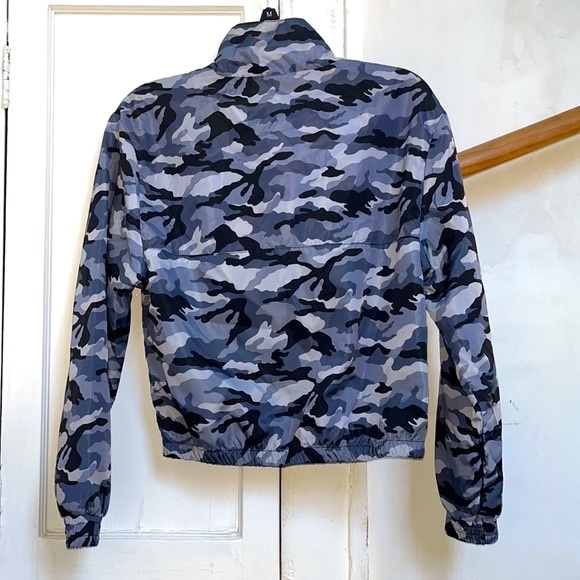 Forever 21 Pullover Camo Windbreaker Jacket - Picture 5 of 5